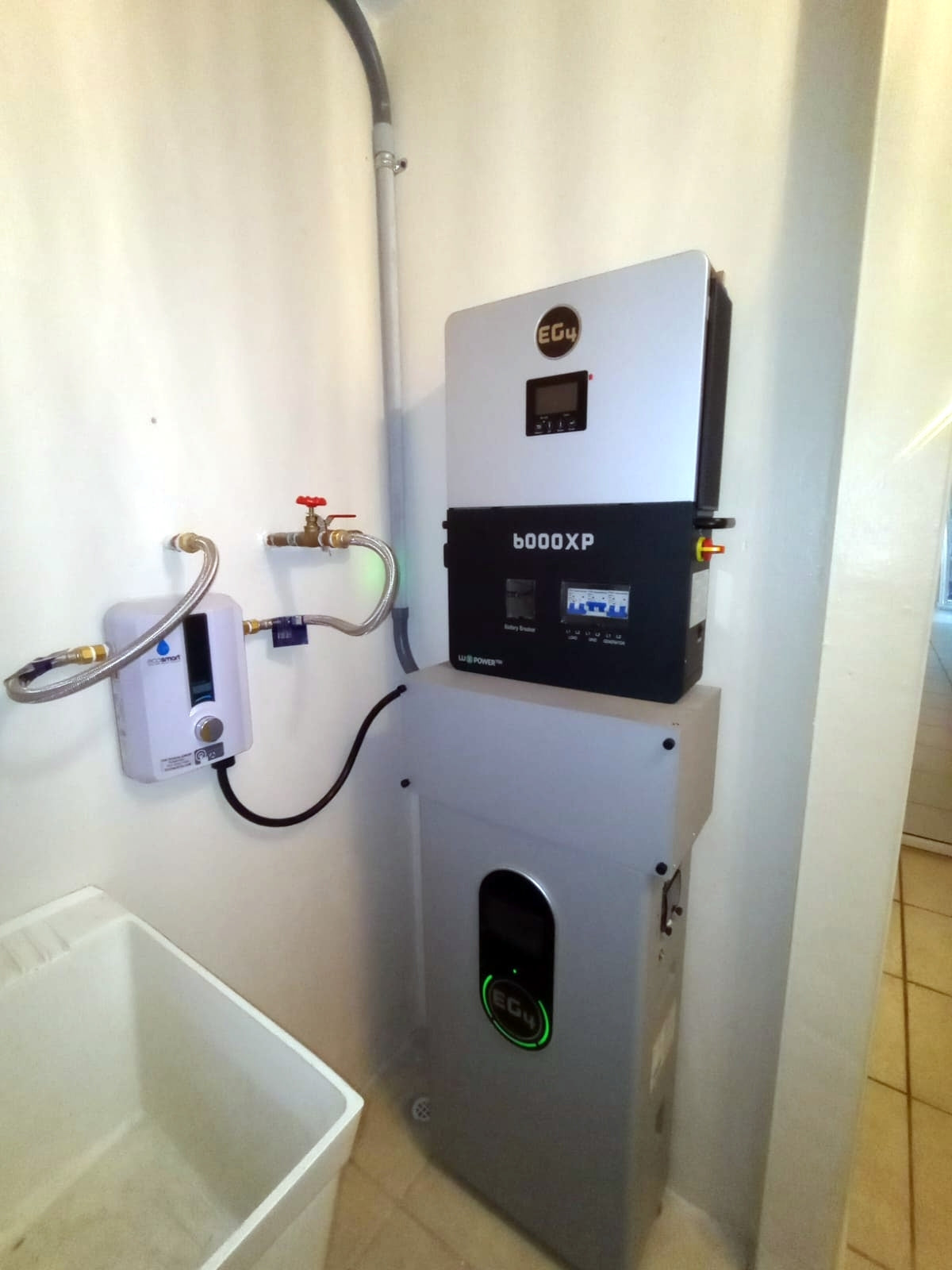 El Sistema de Respaldo para Apartamentos y Oficinas #1 en PR | Inversor EG4 6kW + Baterías EG4 LiFePO desde 14.3kW